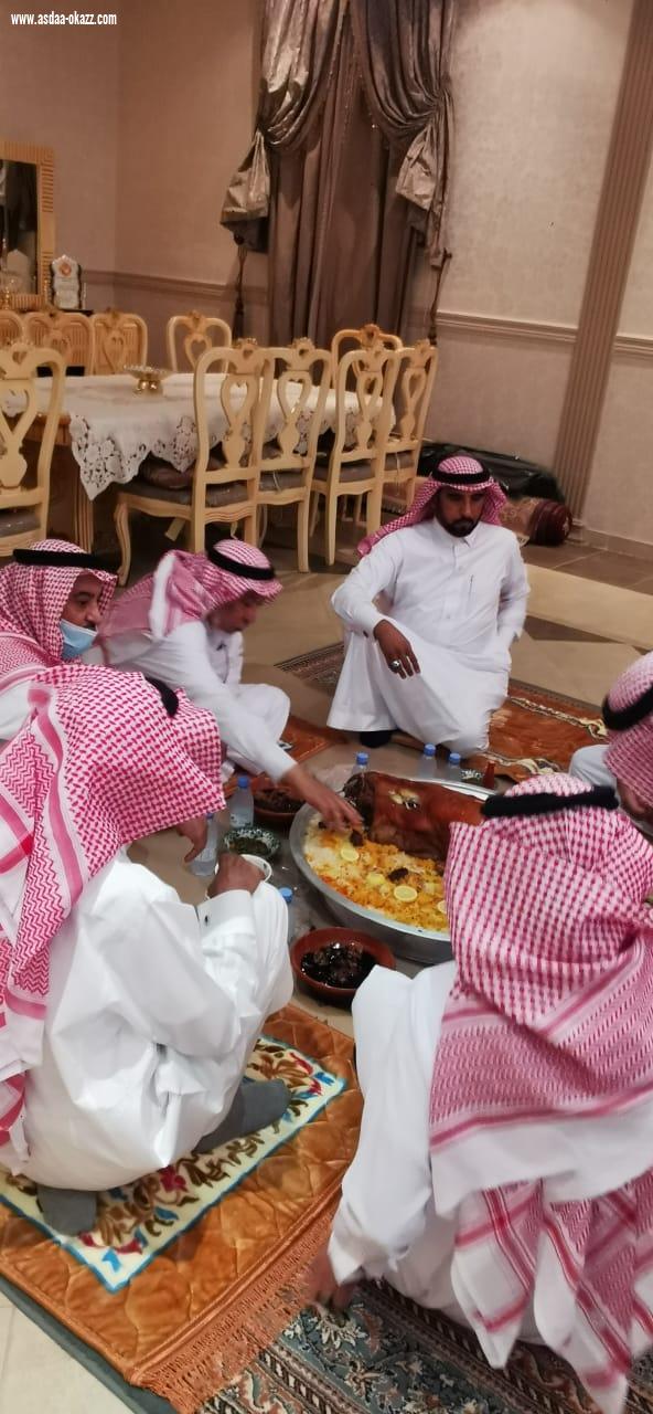 رئيس وأعضاء جميعة المتقاعدين بجازان في زيارة للدكتور عبدالرحمن ناشب للإطمئنان على صحته