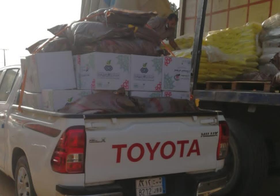 بالشراكة مع جمعية بر جازان تنمية الطوال توزع أكثر من 700 سلة غذائية على الأسر المحتاجة