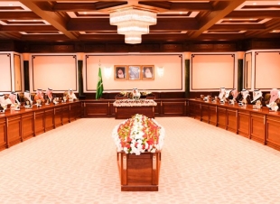 امير تبوك لدى ترأسه مجلس المنطقة ...