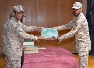 مدرسة إشارة الحرس الوطني تخرج عدد من الدورات